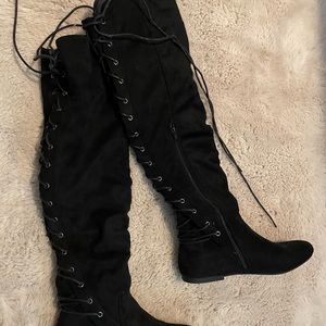 Black lace up boots 7.5